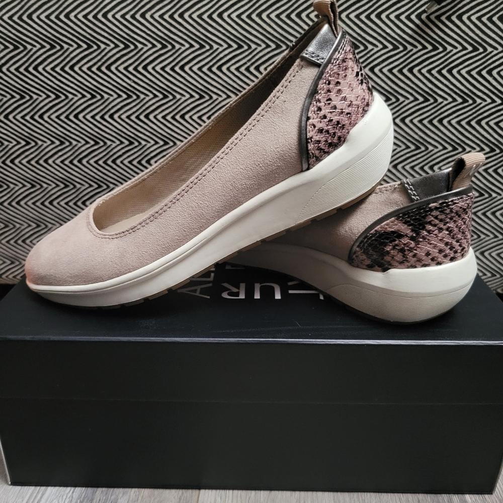 NEW Naturalizer Harris Flat Shoes